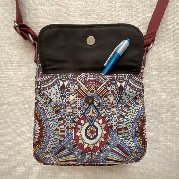 Sakroots Sak On The Go Small Messenger Travel Crossbody Graphic Print NWOT - Picture 6 of 16